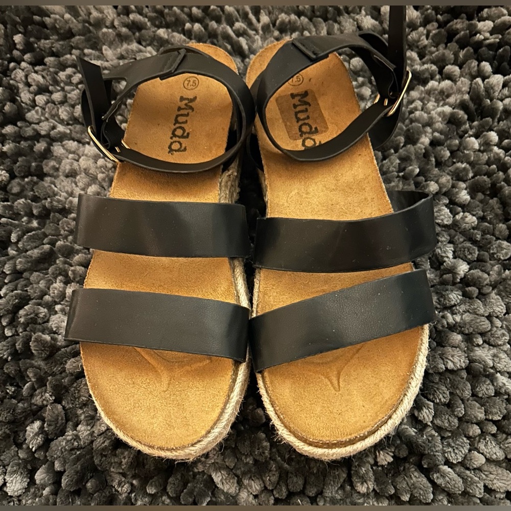 New Mudd Black Platform Strappy Sandals Size 7.5